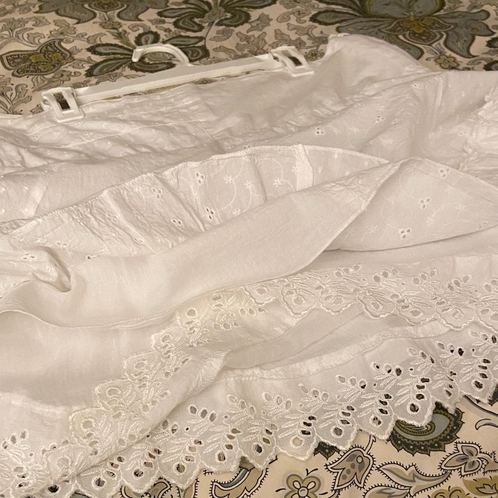 Elegant White Layered Mini Skirt - Picture 6 of 15